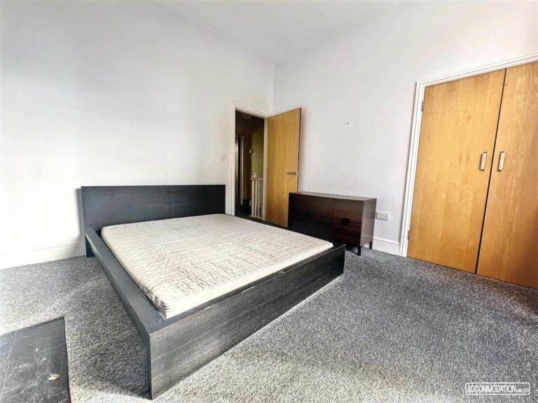 Lower Redland Road maisonette near Whiteladies Road